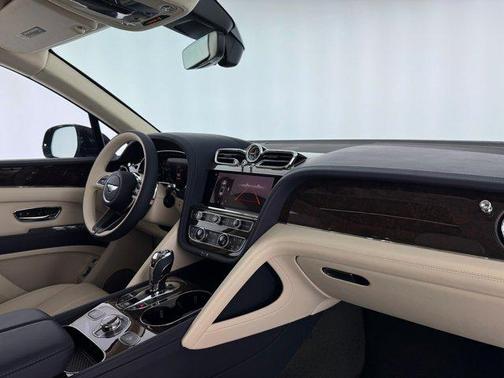 2025 Bentley Bentayga V8
