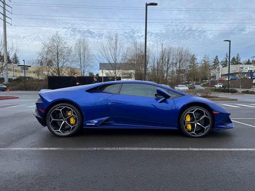 2020 Lamborghini Huracan EVO Base