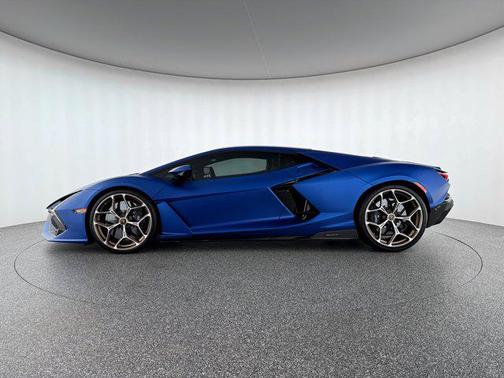 2025 Lamborghini Revuelto Base
