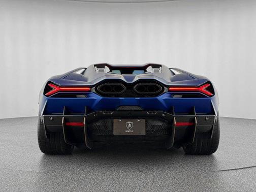 2025 Lamborghini Revuelto Base