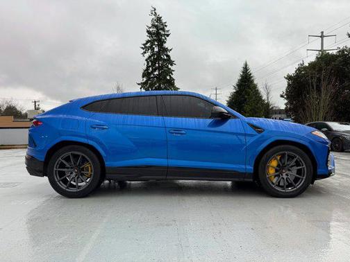 2022 Lamborghini Urus 