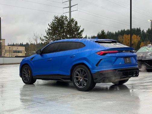 2022 Lamborghini Urus 