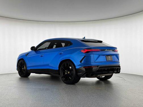 2022 Lamborghini Urus 