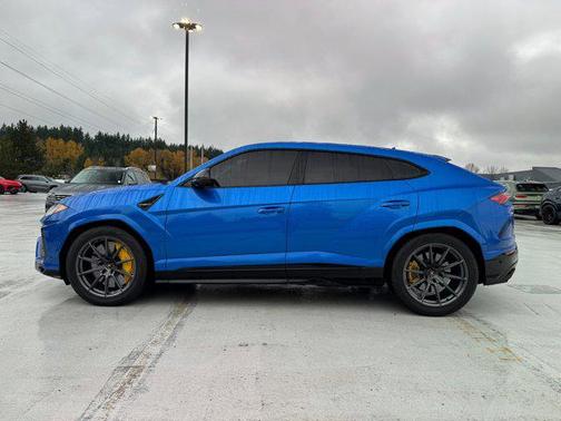 2022 Lamborghini Urus 