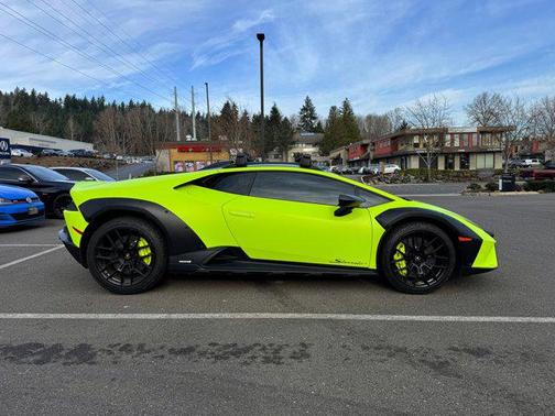 2023 Lamborghini Huracan Sterrato Base