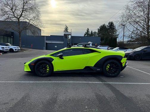 2023 Lamborghini Huracan Sterrato Base