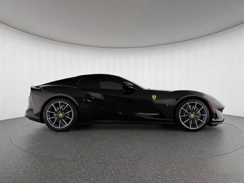2021 Ferrari 812 GTS Base