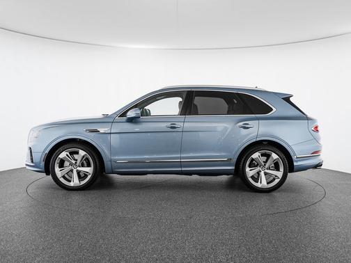 Fountain Blue Metallic 2023 Bentley Bentayga V8