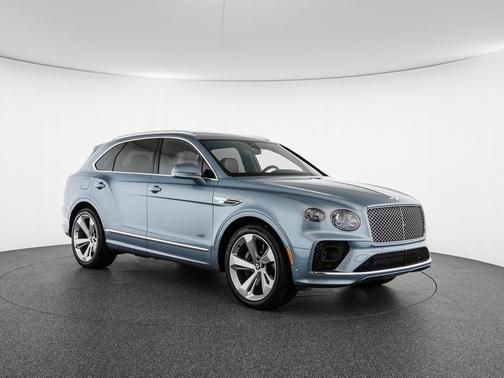 Fountain Blue Metallic 2023 Bentley Bentayga V8