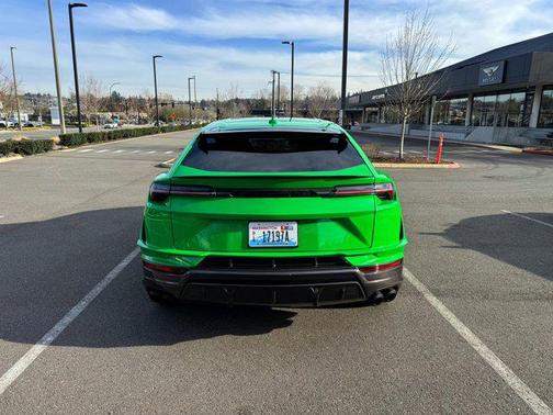 2024 Lamborghini Urus Performante