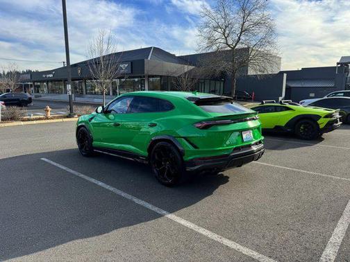 2024 Lamborghini Urus Performante