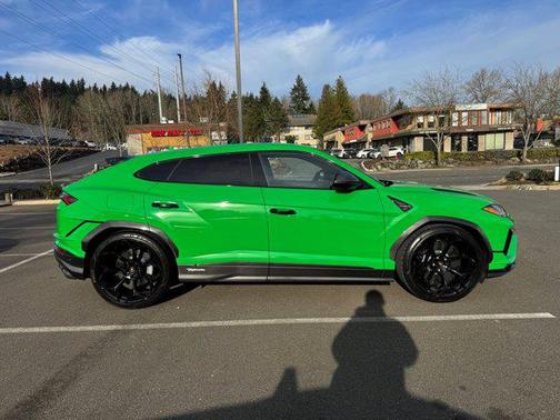 2024 Lamborghini Urus Performante
