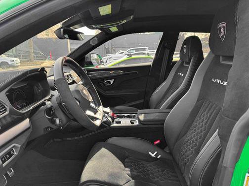 2024 Lamborghini Urus Performante
