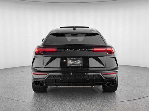 2022 Lamborghini Urus Base