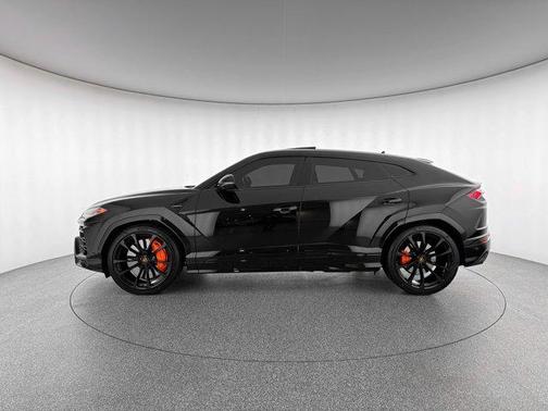 2022 Lamborghini Urus Base