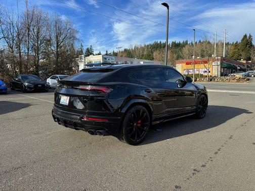 2022 Lamborghini Urus Base