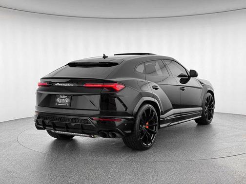 2022 Lamborghini Urus Base