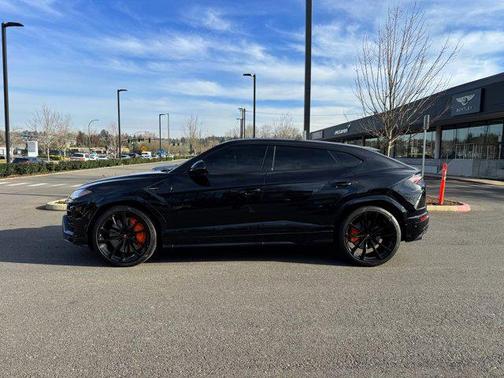 2022 Lamborghini Urus Base