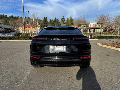 2022 Lamborghini Urus Base