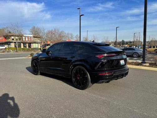 2022 Lamborghini Urus Base