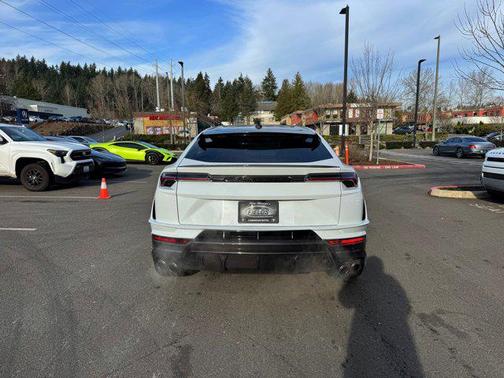 2024 Lamborghini Urus Performante