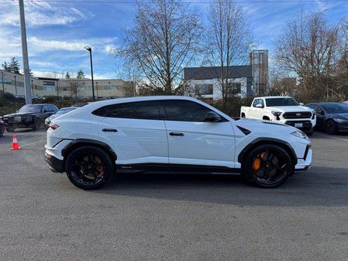 2024 Lamborghini Urus Performante