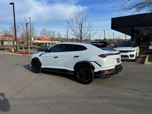 2024 Lamborghini Urus Performante