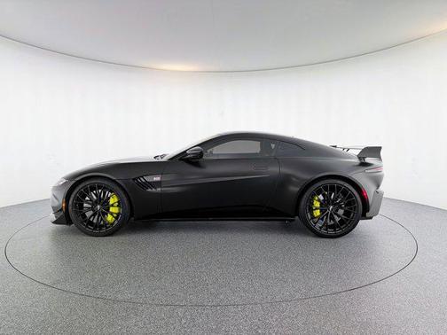 Onyx Black 2022 Aston Martin Vantage F1 Edition
