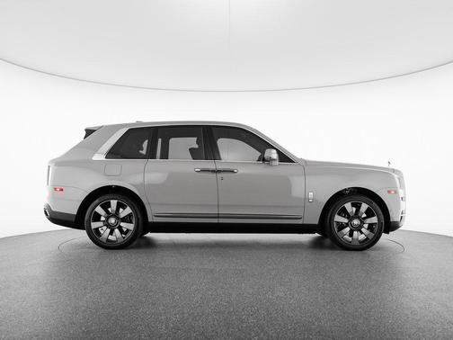 Tempest Gray 2024 Rolls-Royce Cullinan