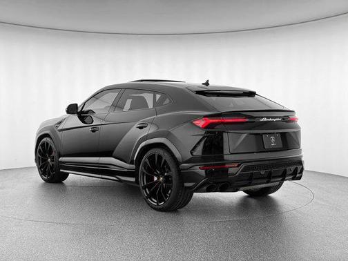 2022 Lamborghini Urus Base