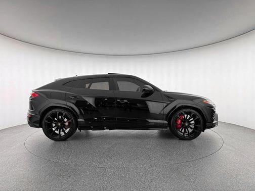 2022 Lamborghini Urus Base