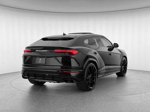 2022 Lamborghini Urus Base