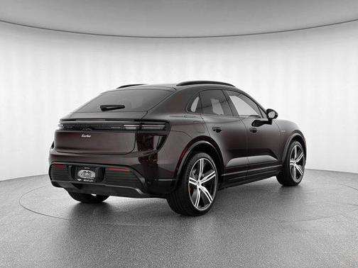 2024 Porsche Macan Turbo