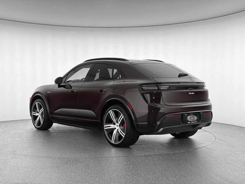 2024 Porsche Macan Turbo