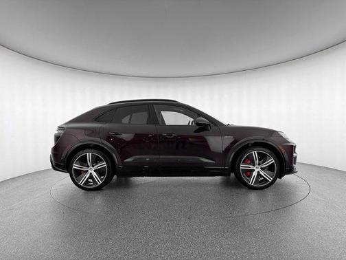 2024 Porsche Macan Turbo