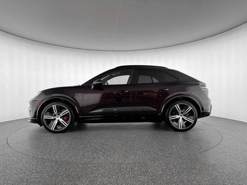 2024 Porsche Macan Turbo