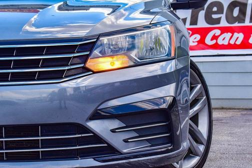 2017 Volkswagen Passat 1.8T R-Line w/Comfort