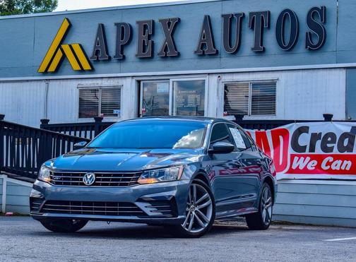 2017 Volkswagen Passat 1.8T R-Line w/Comfort