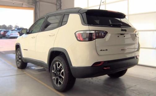 White Clearcoat 2021 Jeep Compass Trailhawk