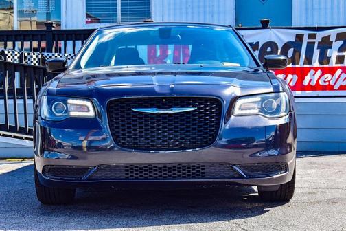 2019 Chrysler 300 Touring
