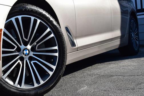 2018 BMW 530 530i