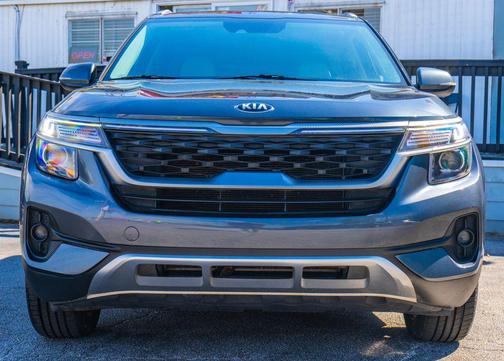 Gravity Gray 2021 Kia Seltos EX