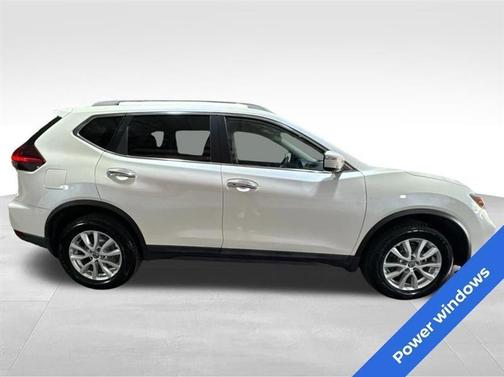 White 2018 Nissan Rogue SV