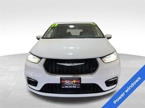 White 2023 Chrysler Pacifica Touring-L