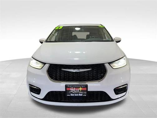 White 2023 Chrysler Pacifica Touring-L