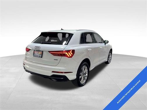 2022 Audi Q3 45 S line Premium