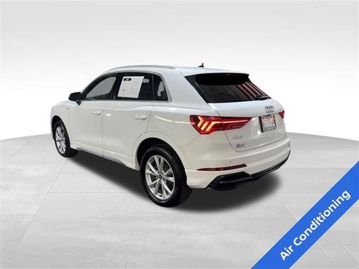 2022 Audi Q3 45 S line Premium