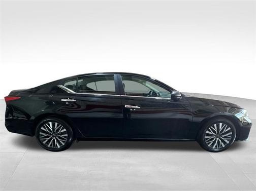 Black 2024 Nissan Altima 2.5 SV
