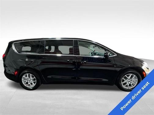 2024 Chrysler Pacifica Touring-L