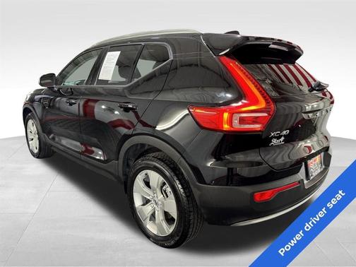2021 Volvo XC40 T5 Momentum